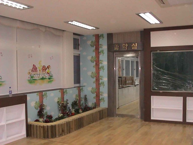 "용화초등학교 도서실 리모델링 공사"